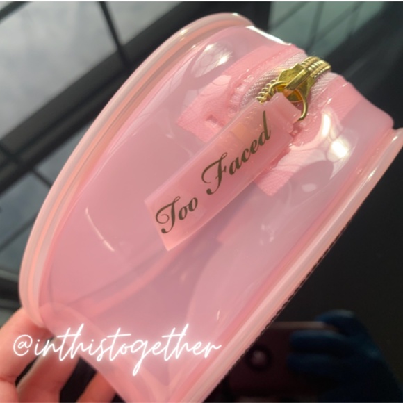🎉HP! ✨3/$30 💞 Too Faced Born This Way Heart Makeup Bag - Picture 2 of 9